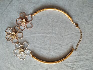 Ogrlice: Prelepa,nova ogrlica sa cvetovima u srebrnoj,bakarnoj i zlatnoj