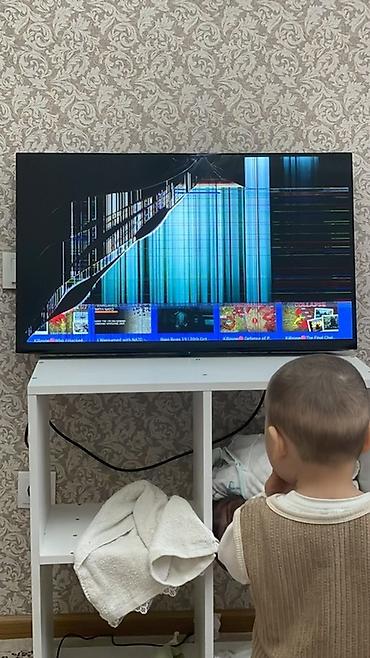 iphone cs max: Телевизор с Android TV (логотип Powered by Android на экране) — 4