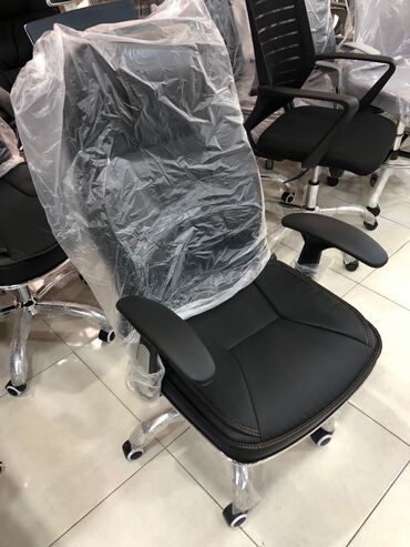 Ofis və oyun kresloları: Yeni, Təkərli, Qolları tənzimlənmir, Dəri -da lalafo.az — 11 Ofis və oyun kresloları: Yeni, Təkərli, Qolları tənzimlənmir, Dəri — 11