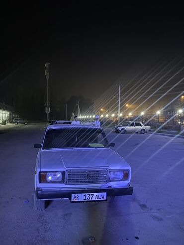 рельсы диски на ваз 2107: ВАЗ 2107, седан, белый цвет. Основные характеристики: - Кузов