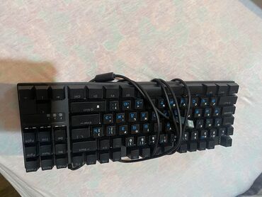 клавиатура механика: Продаю клавиатуру( 2200 сом) механика, с подсветкой, короткая, игровая