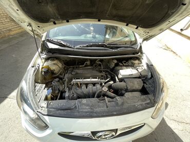 Hyundai: Hyundai Accent: 1.6 l | 2011 il Sedan — 20