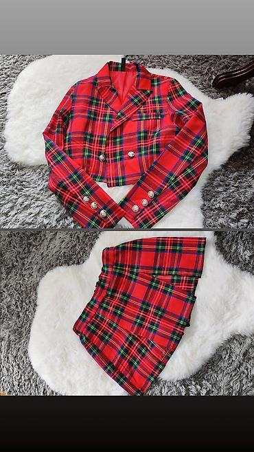 fashion jakne: Dvodijelni ženski komplet u tartan šari (crveno‑zelena karirana šema) — 1