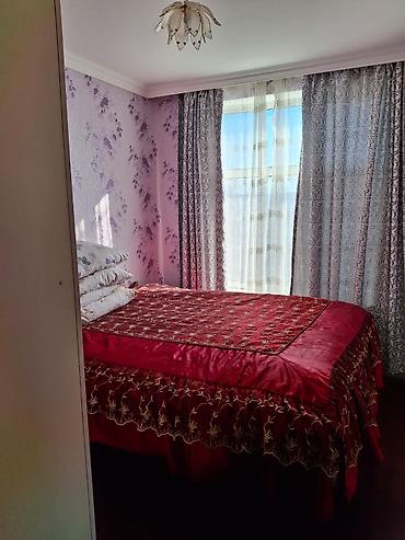 с проживанием: 3 otaqlı mənzil – mebellə - Geniş, işıqlı zal: pərdə və tül, asma — 5