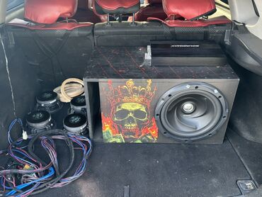 3 kameralı videoregistrator: Avtomobil üçün tam audio sistemi - Subwoofer qutusu: Ön panelində