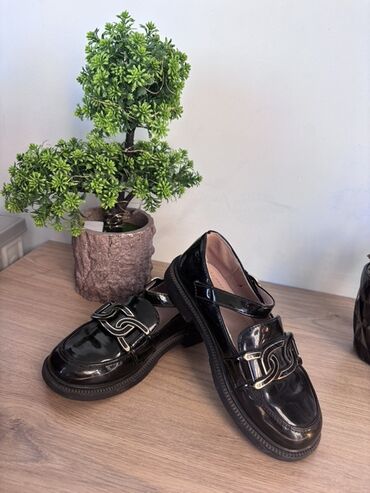 детские ажурные кеды для девочки: Qara laklı qız uşağı ayaqqabısı 31 ölçü - Parlaq lak örtüklü, klassik lalafo.az -da детские ажурные кеды для девочки: Qara laklı qız uşağı ayaqqabısı 31 ölçü - Parlaq lak örtüklü, klassik