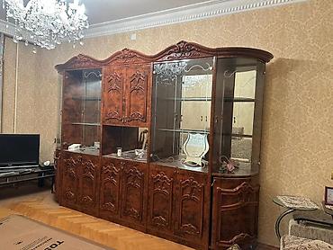 kunc qorka: Klassik üslubda iri qonaq otağı stenkası/vitrin komplekti — 1