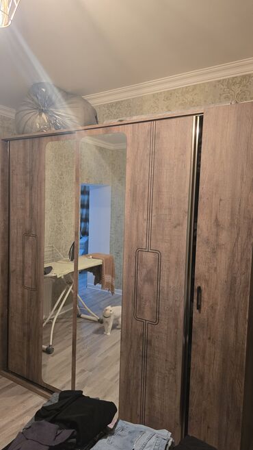 islenmis qapi satiram: İşlənmiş, Açılan, 4 qapılı Düz dolab, Qarderob, paltar dolabı