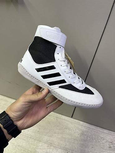 Бутсы: Борцовки от бренда Adidas 
Размер; 38,39 — 6