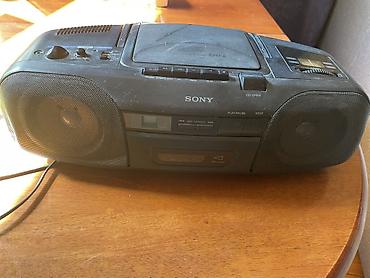 ses aparatı: Sony portativ boombox – CD, kaset və radio Xüsusiyyətlər: - İki ədəd — 2