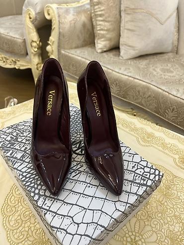 Tuflilər: Versace qadın stilettosu - Model: Klassik şıq stiletto - Rəng: Tünd — 7