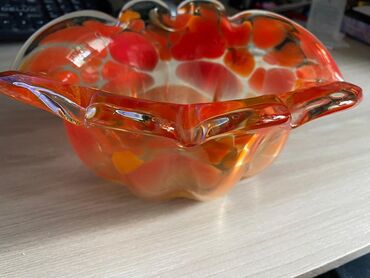 одноразовые посуды: Продаю советскую конфетницу из красного стекла