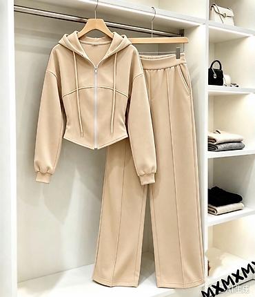 m sara pantalone: Trenerka
3100 din
Donji 112 cm
S M L XL — 7
