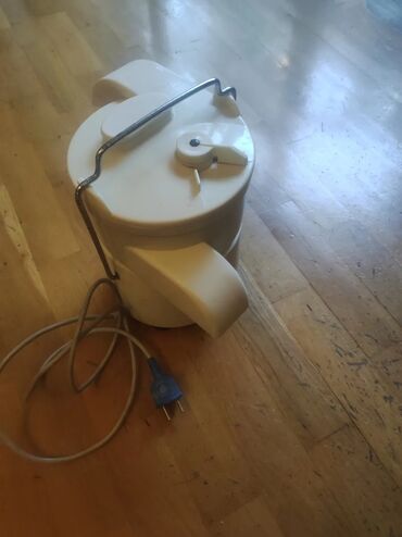 Digər əntiq əşyalar: Qədimi sivetdən qalma daş tərəzi. Qədimi şirəcəkən maşın — 12