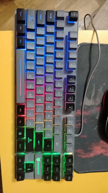Çaydanlar: Keyboard 60% ideal veziyyetde her bir duymesi isleyir