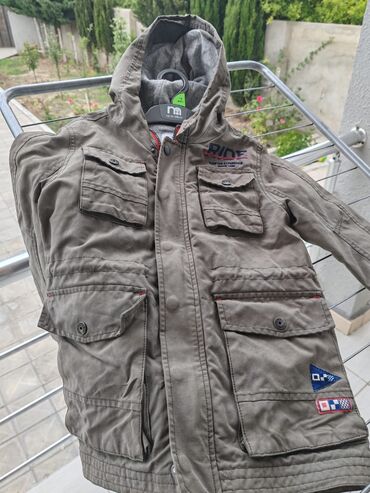 Kurtkalar: Uşaq parça tipli gödəkcə.Okaidi brendi.iki hissədən ibarətdir. oğlan — 5