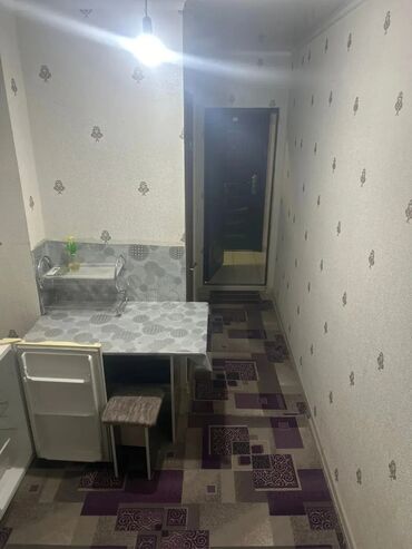 продаю полдома западный автовокзал: 1 бөлмө, 16 кв. м, Малосемейка, 4 кабат, Косметикалык ремонт