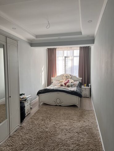мебельный салон: Спальный гарнитур, Двуспальная кровать, Шкаф, Комод, цвет - Белый, Б/у