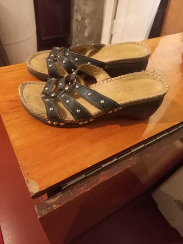 обувь zara: Продаю босоножки черные на полную ногу р-р 38-39 пр-во "LION" торг