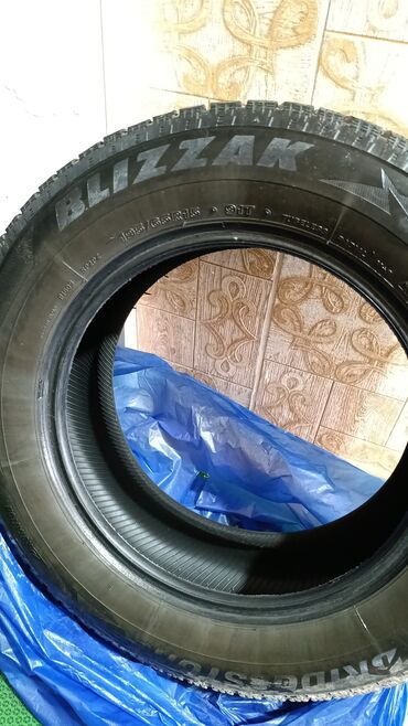 дом меняю: Шины 195 / 65 / R 15, Зимняя шипованная, Б/у, Легковые, Bridgestone