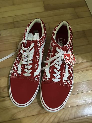 puške: Predstavljamo uniseks Vans Old Skool patike u crvenoj boji. Ove patike — 3