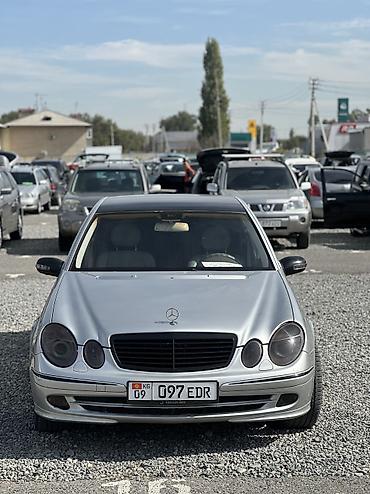 Mercedes-Benz E-Class: 2002 г.