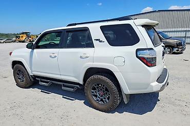 off roud: Toyota 4Runner: 2024 г., 4 л, Автомат, Бензин, Внедорожник — 3