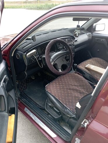 мошины: Volkswagen Vento: 1993 г., Механика, Седан