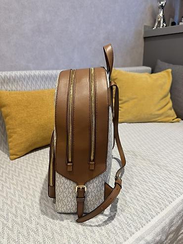 mk 2108: Michael Kors qadın bel çantası/ruksak - Dizayn: Brendin “MK” monoqram — 3