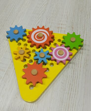 детские развивающие игрушки: Шестеренки+Сортер. Развивает мышление и моторику. Треугольную основу