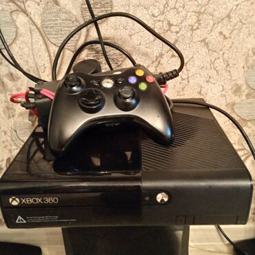 xbox pult: Qara rəngli Microsoft Xbox 360. əla veziyetdedir demek olar ki