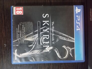 PS5 (Sony PlayStation 5): PS4 üçün Skyrim 5 satılır. ideal vəziyyətdədir, cızıq yoxdur