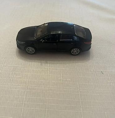 Oyuncaq nəqliyyat: Qara rəngli metal oyuncaq avtomobil – Kia K5 modelinə bənzər sedan — 2