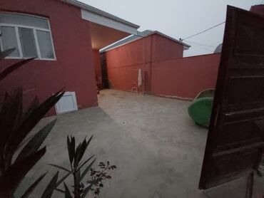 Куплю дом: Fərdi yaşayış evi, geniş həyətə və rahat otaqlara malikdir. Evin