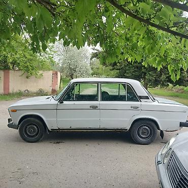 2106 buferi: VAZ 2106, ağ rəngli sedan - Kuzov: 4 qapılı, klassik “altılıq” — 1