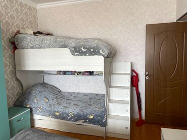 Для девочки и мальчика, Б/у, Кровать, С матрасом, МДФ