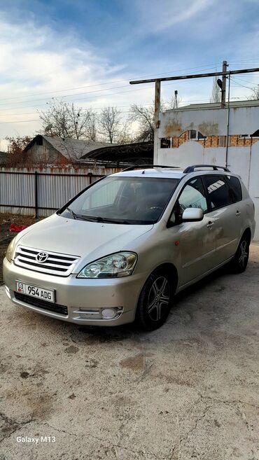 Toyota: Toyota Avensis Verso: 2003 г., 2 л, Механика, Дизель, Минивэн