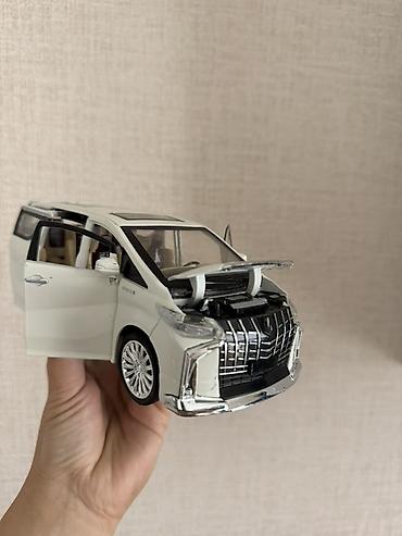model masin: Metal model avtomobil – miniven tipli (Alphard üslubunda), ağ rəng — 4