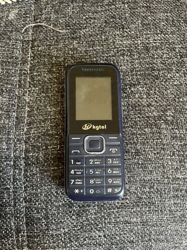 Digər mobil telefonlar: Kgtel markalı, düyməli, qara rəngdə mobil telefon. Üçüdə işləkdi