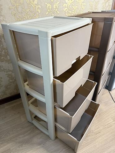 Комоды для одежды: Пластиковый комод с пятью выдвижными ящиками белого цвета и салатовым — 28