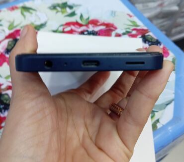 телефон fly лягушка: Məhsul: Smartfon Xüsusiyyətlər və dizayn: - Rəng: Tünd göy/göy-grafit