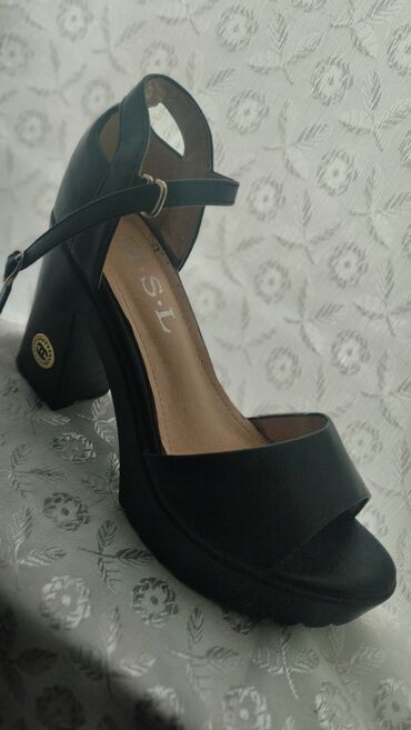 обувь jordan: Туфли 37, цвет - Черный