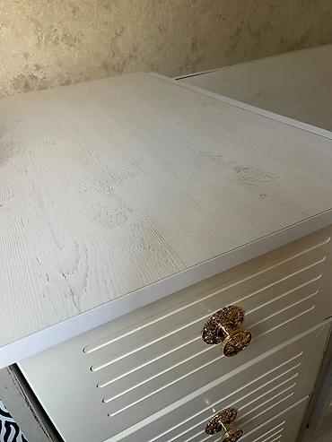 ak mebel: Kravat 85 azn Təcili satılır . Matrası tülü var yellənir. Heç bir — 4