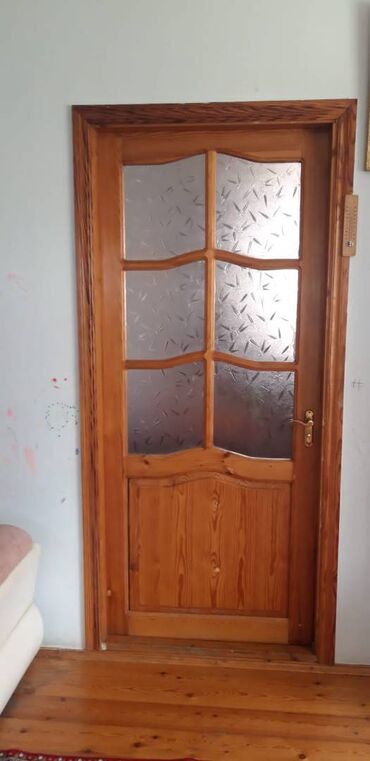 işlenmiş taxta qapılar: 6 ədəd taxta qapı 90 * 210 bir ədədi 70₼ 6 ədədini alana 400 ₼ Sola