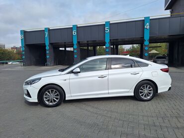 срочно продаю форд транзит: Hyundai Sonata: 2017 г., 2 л, Автомат, Газ, Седан
