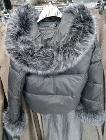 Ostale jakne, kaputi, prsluci: I 12. Ženska kratka štepana jakna sa kapuljačom. Ovaj model jakne — 5