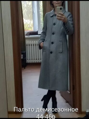 чёрное пальто женское: Пальто демисезонное. Размер 44-46. Мягкая ткань(твид),серая в рубчик