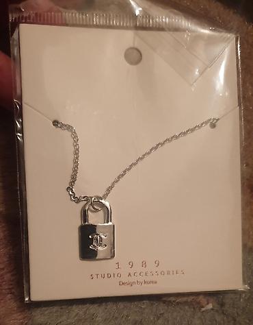 Ogrlice: Chanel logo cc srebrni privezak i lančić srebrne boje - kao ogrlica — 1