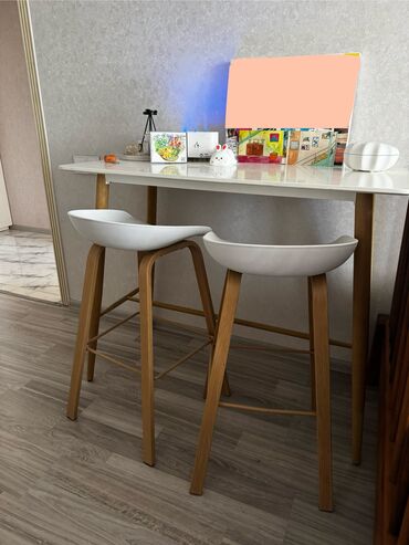 metbex ustolu: 4 стула