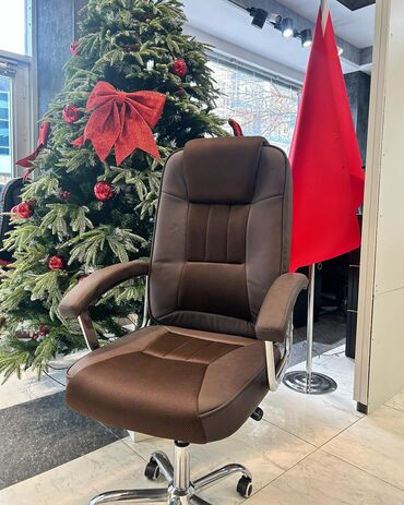 Ofis və oyun kresloları: Yeni, Təkərli, Qolları tənzimlənir, Dəri — 16